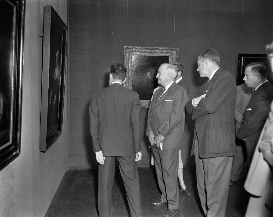 Oud-president Truman brengt bezoek aan Rembrandt-tentoonstelling in Rijksmuseum, Bestanddeelnr 907-8285