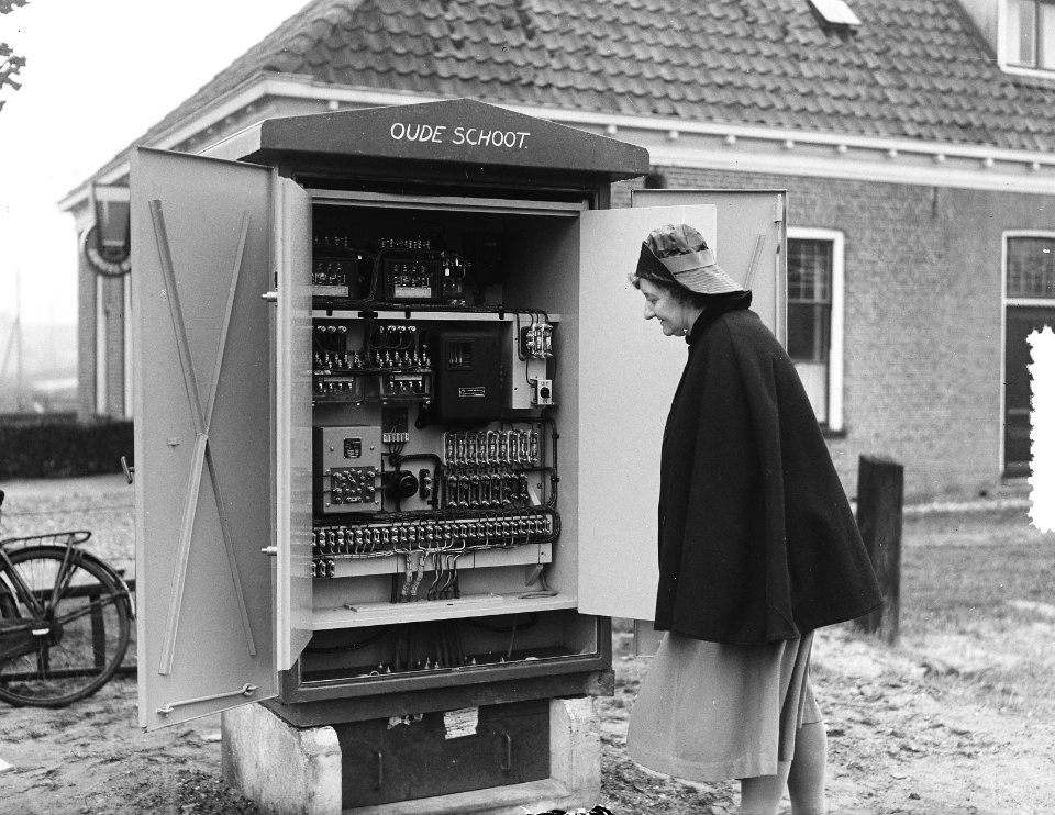 Oudeschoot mevrouw Keijzer spoorwegwachteres verdwijnt, Bestanddeelnr 905-0002