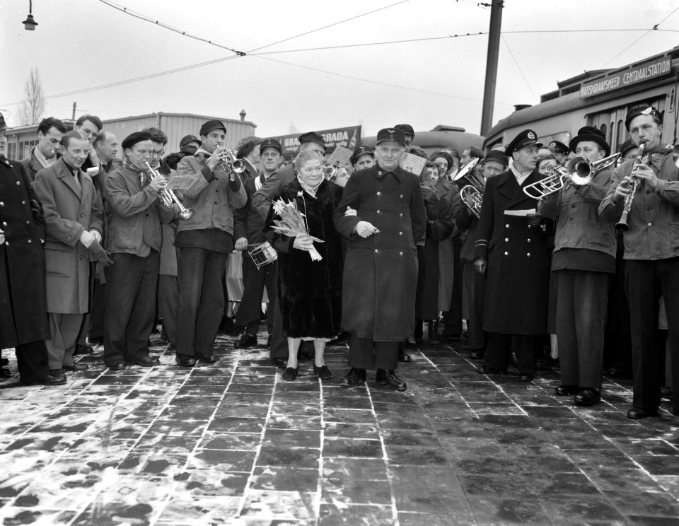 Oudste bestuurder gemeentelijke tram W. Spanjer. Afscheidsfeest, Bestanddeelnr 934-7165