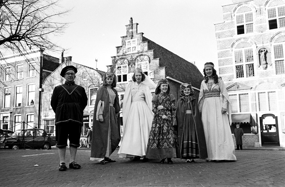Oudewater 700 jaar stad, de bevolking in kleding uit 1265, Bestanddeelnr 917-5899