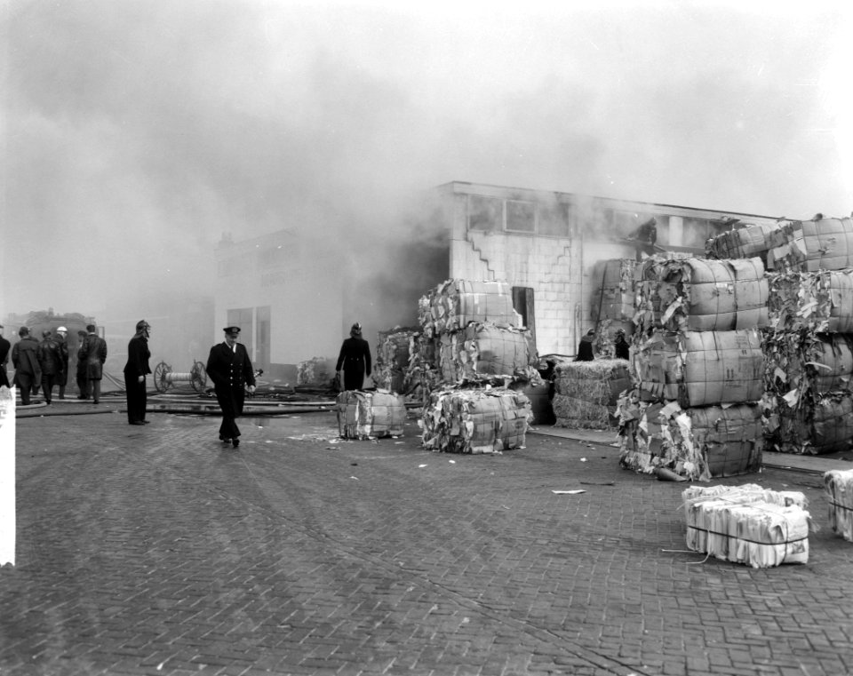 Oudpapierhandel G Jongbloet in Sloterdijk in vlammen opgegaan, Bestanddeelnr 916-2190