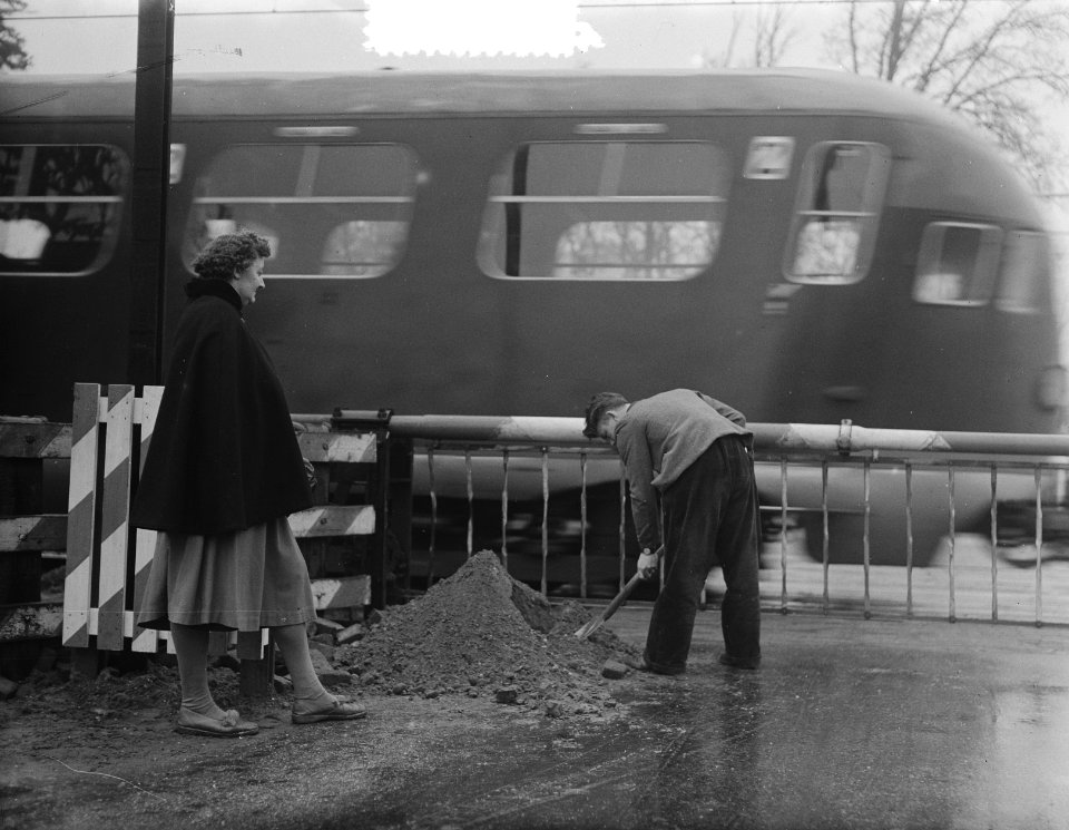 Oudeschoot mevrouw Keijzer spoorwegwachteres verdwijnt, Bestanddeelnr 905-0000