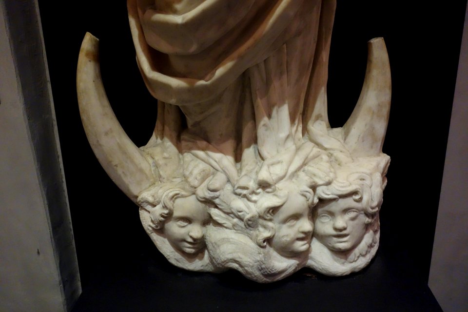 Our Lady with Cherubs, unknown sculpture, view 3 - Museo Diocesano (Genoa) - DSC01890