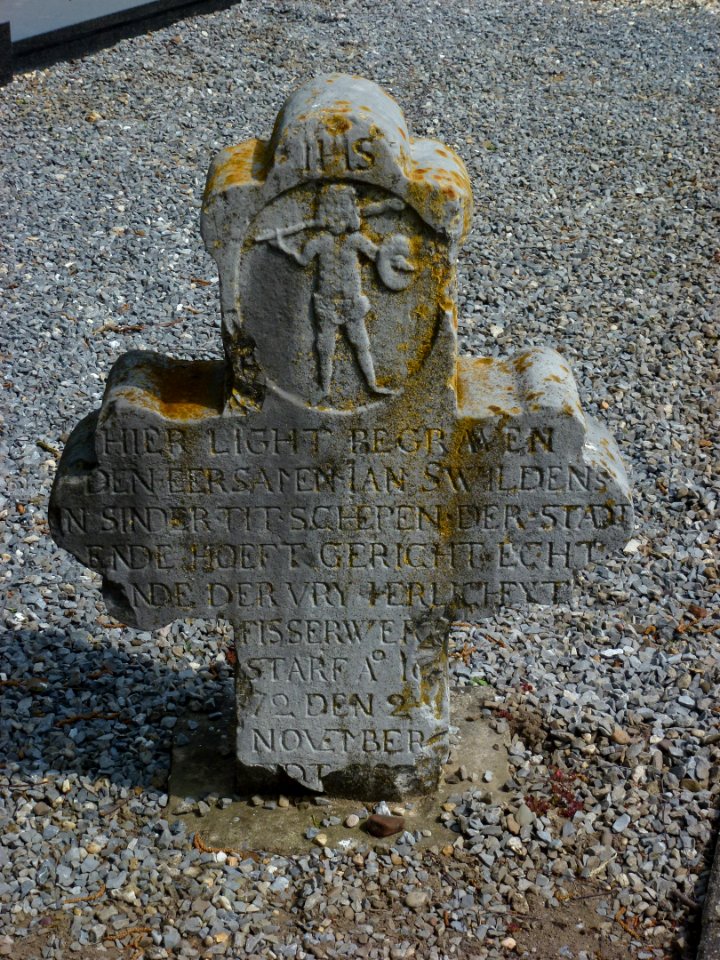 Oud-Roosteren (Echt-Susteren), begraafplaats, oude grafsteen