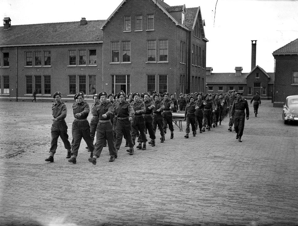 Ouderdag in kazerne te Vught, zie 2663031, Bestanddeelnr 902-6659