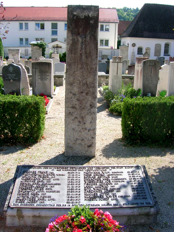 Ostenfriedhof Eichstätt -Gefallenendenkmal (1)