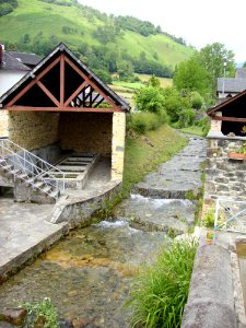 Osse-en-Aspe (Pyr-Atl, Fr) Lavoir sur l'Arricq