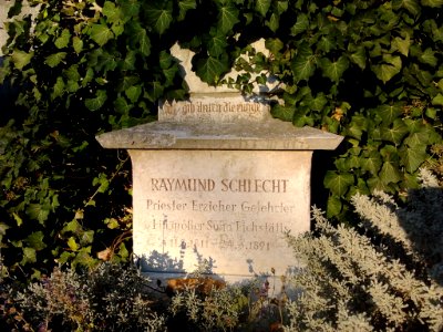 Ostenfriedhof Eichstätt -Grab Raymund Schlecht, Inschrift (2018-11 3)