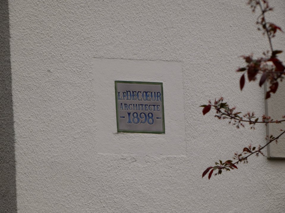 Oullins - Rue du Buisset - Maison au numéro 31 - Plaque d'architecte L.F. Decœur 1898