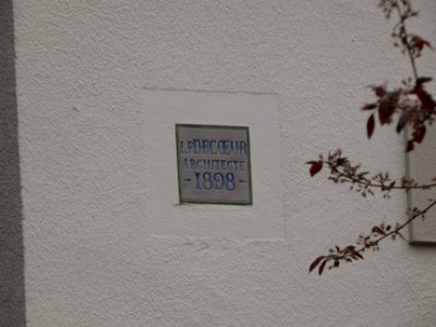 Oullins - Rue du Buisset - Maison au numéro 31 - Plaque d'architecte L.F. Decœur 1898