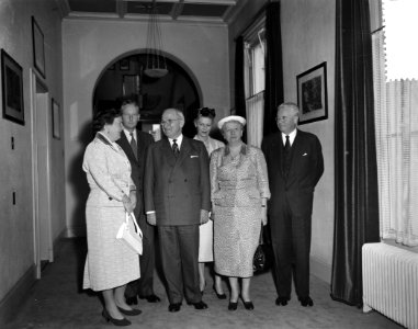 Oud-president Truman ontvangen door koningin Juliana op Paleis Soestdijk. Vlnr. , Bestanddeelnr 907-8294