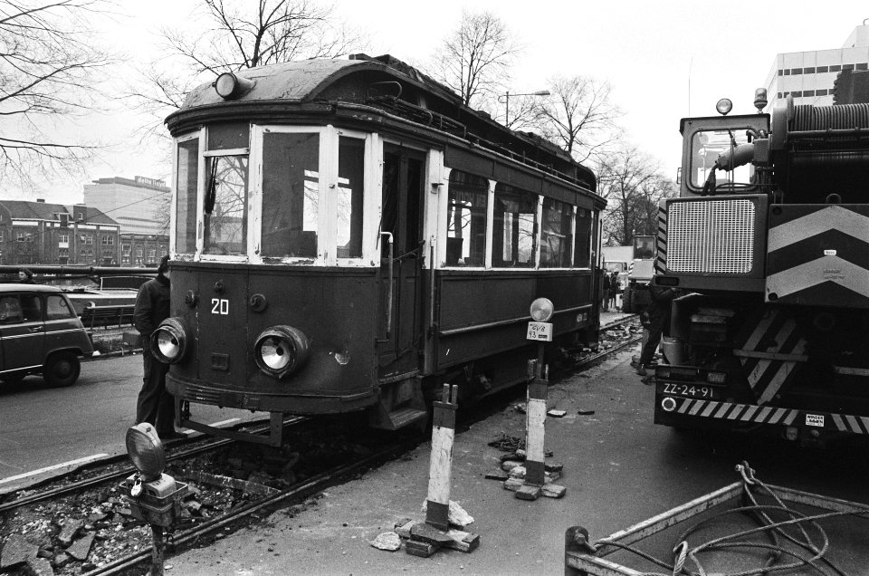 Oudetram van het traject Utrecht-Zeist bij remise in Amsterdam voor restauratie, Bestanddeelnr 929-5462