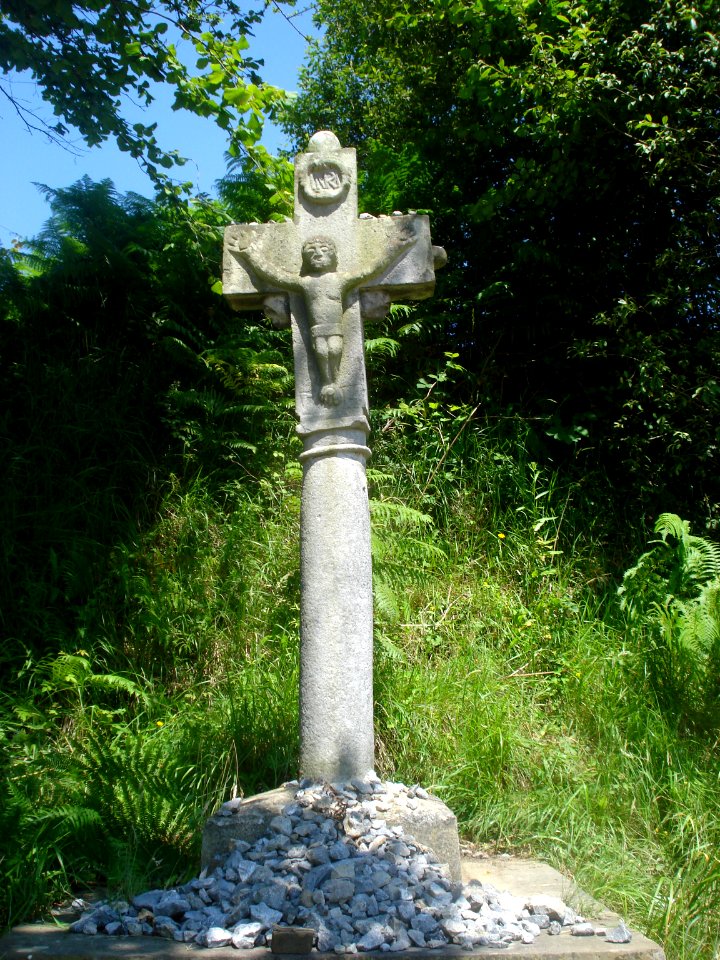 Ostabat, Croix sculptée avec coquille