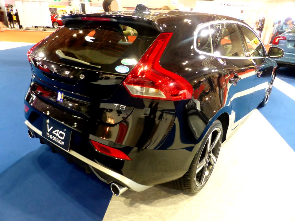 Osaka Motor Show 2013 (169) 2nd generation Volvo V40 T5 R-DESIGN