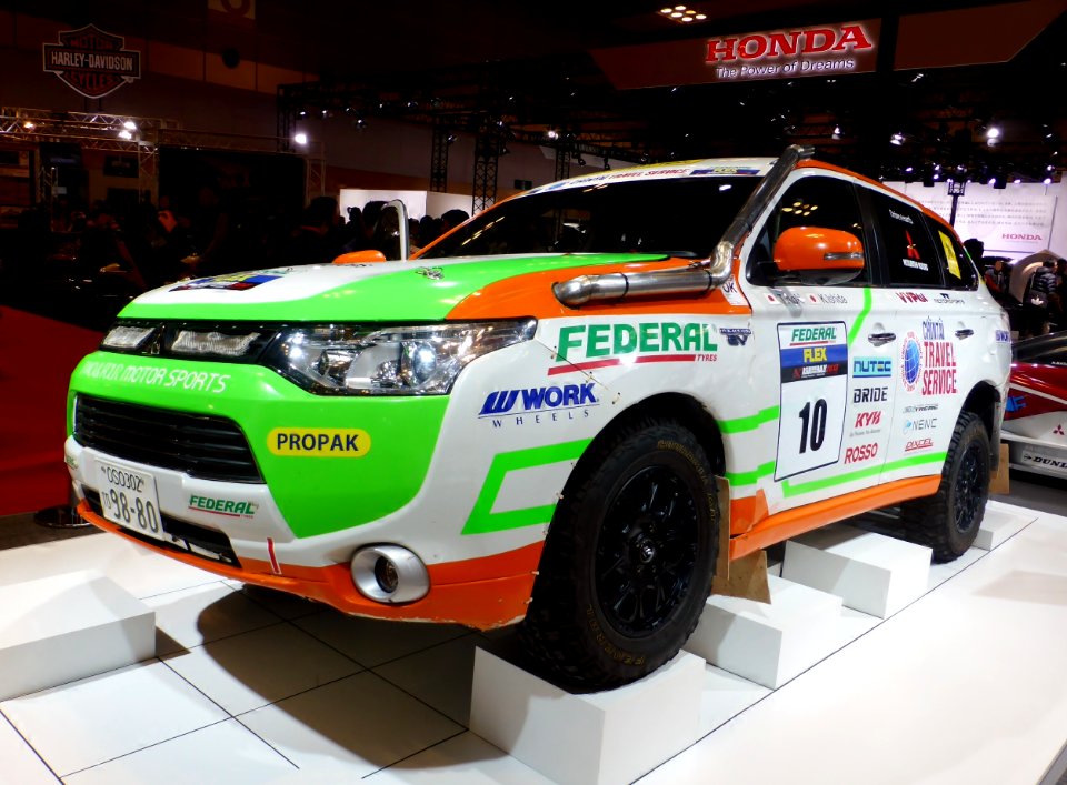 Osaka Motor Show 2013 (188) TWO and FOUR OUTLANDER PHEV