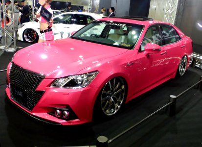 Osaka Auto Messe 2014 (26) J-uNit - Toyota CROWN HYBRID ATHLETE G "ReBORN PINK" (S210)