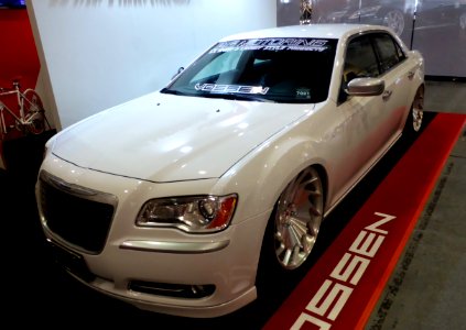 Osaka Auto Messe 2014 (156) P.G.MOTORING - Chrysler 300