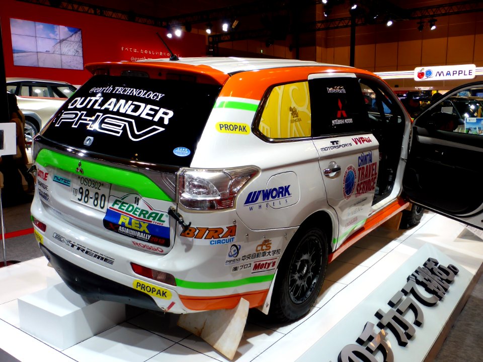 Osaka Motor Show 2013 (189) TWO and FOUR OUTLANDER PHEV