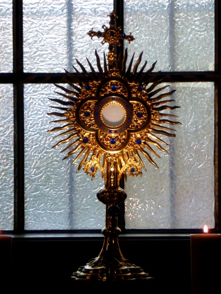 Ostensoir et Saint-Sacrement