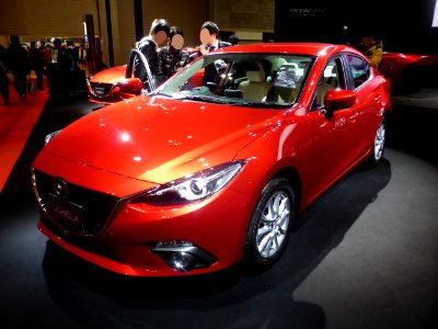 Osaka Motor Show 2013 (81) Mazda AXELA HYBRID S (BM)