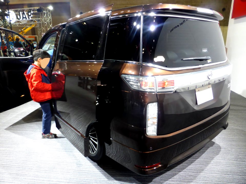 Osaka Motor Show 2013 (9) Nissan ELGRAND HIGHWAY STAR (E52)