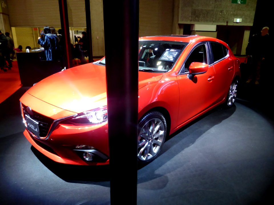 Osaka Motor Show 2013 (85) Mazda AXELA SPORT XD (BM)