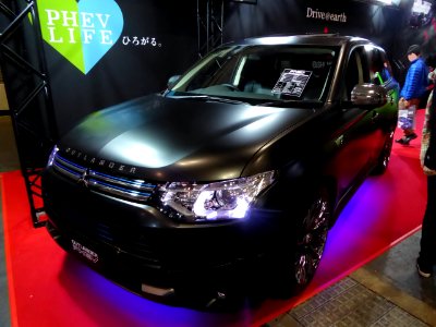 OSAKA AUTO MESSE 2015 (94) - Mitsubishi OUTLANDER PHEV Sports Style Edition Concept-B photo