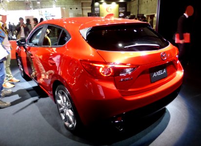 Osaka Motor Show 2013 (86) Mazda AXELA SPORT XD (BM)