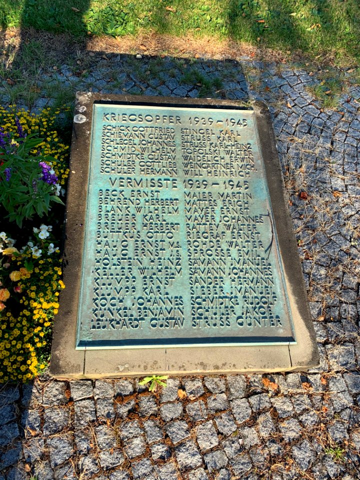Ostdorf, Friedhof, Gefallenendenkmal (4)