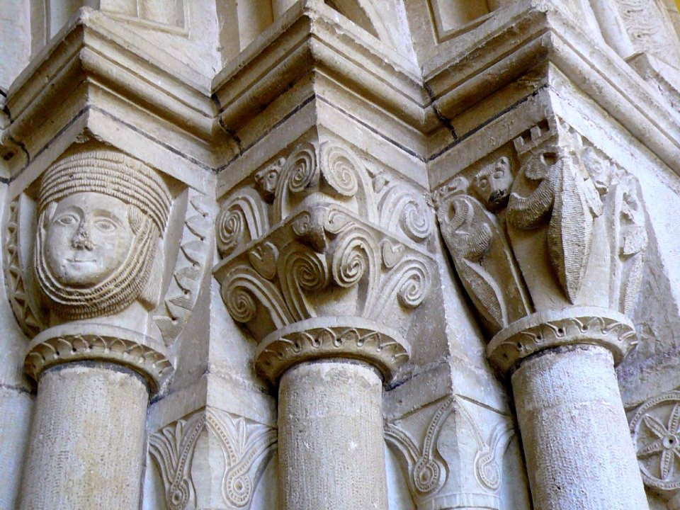 Otazu - Iglesia de San Martín, portada 4