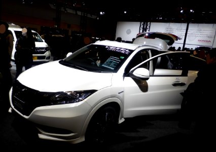 Osaka Motor Show 2013 (181) Honda VEZEL HYBRID Z (RU3)