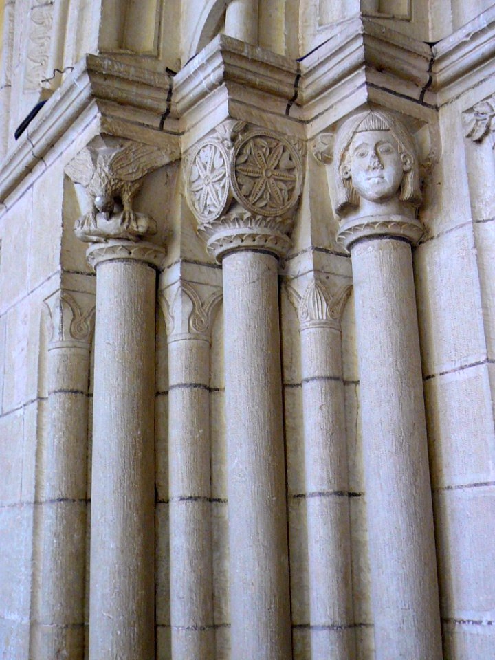Otazu - Iglesia de San Martín, portada 5