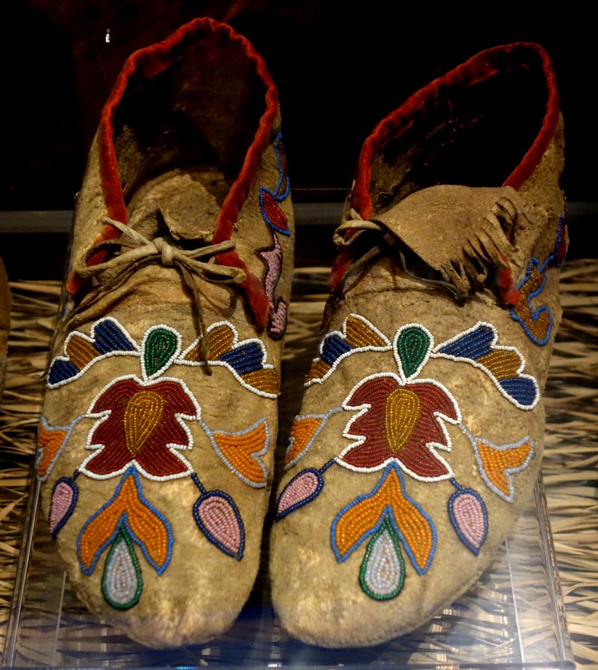 Otoe moccasins, c. 1875 - Bata Shoe Museum - DSC00604