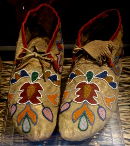 Otoe moccasins, c. 1875 - Bata Shoe Museum - DSC00604