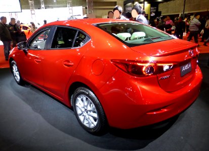 Osaka Motor Show 2013 (82) Mazda AXELA HYBRID S (BM)