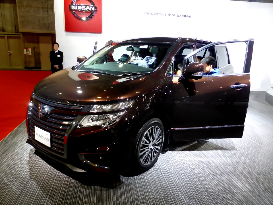 Osaka Motor Show 2013 (8) Nissan ELGRAND HIGHWAY STAR (E52)