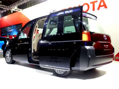 Osaka Motor Show 2013 (58) Toyota JPN TAXI Concept