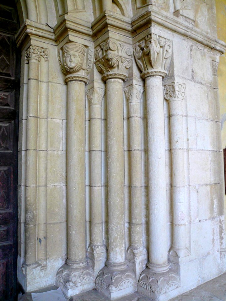 Otazu - Iglesia de San Martín, portada 3