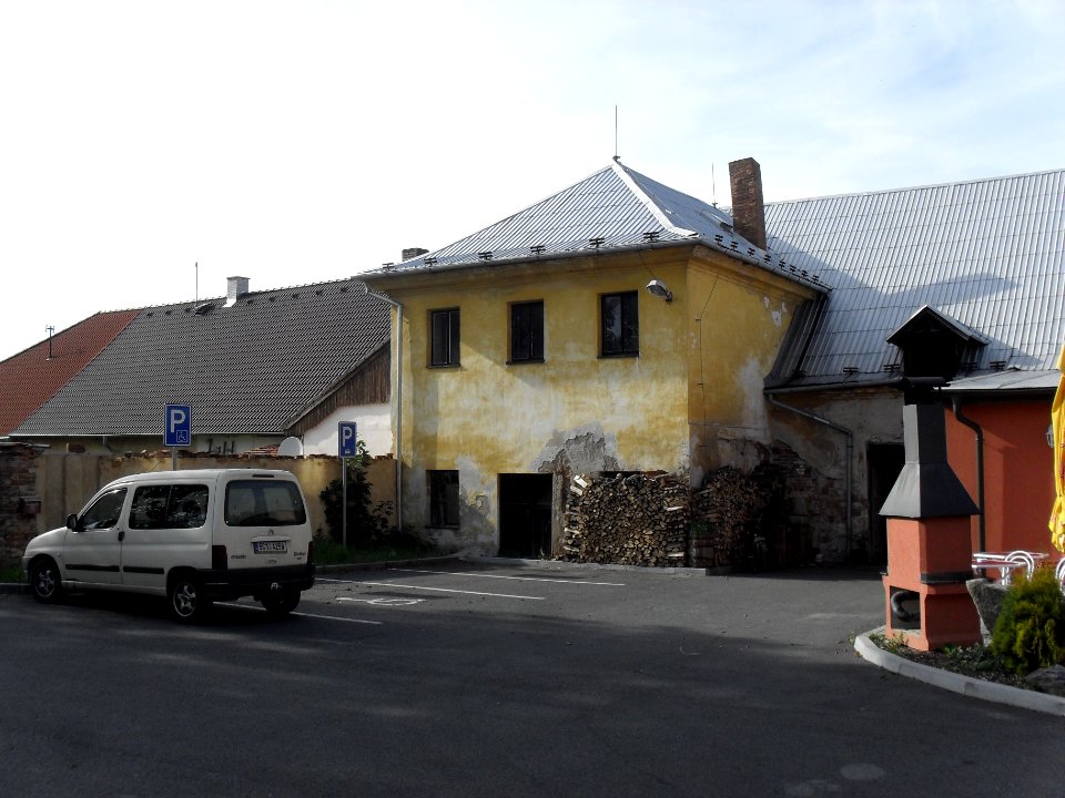 OSELCE - obecní šenk (sousední budova)