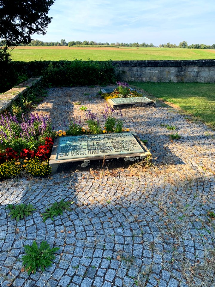 Ostdorf, Friedhof, Gefallenendenkmal (2)