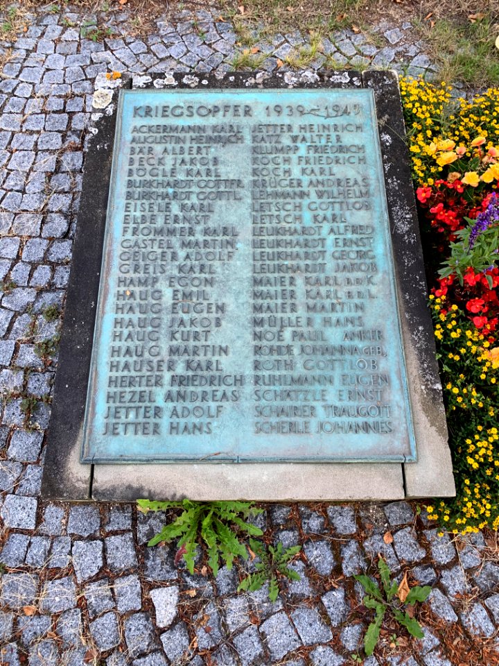 Ostdorf, Friedhof, Gefallenendenkmal (5)