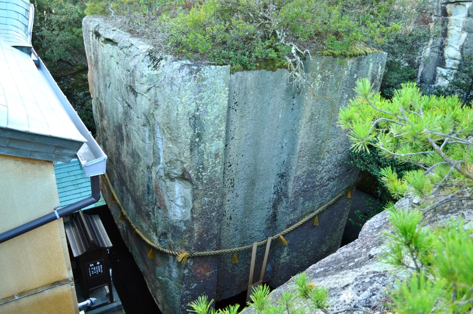 Oshiko-jinja, Ishi-no-hoden