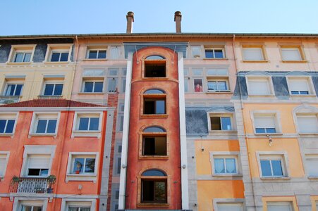 Building facade windows