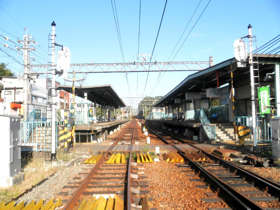 Oshibedani station platform