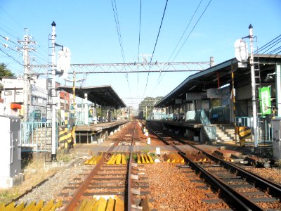 Oshibedani station platform
