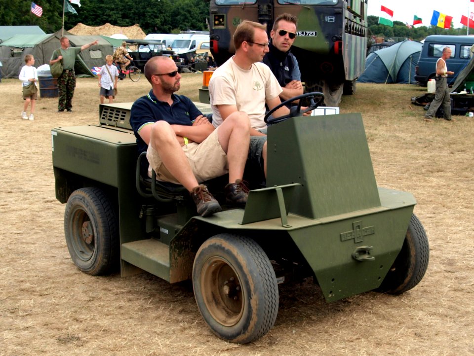 Oshkosh light vehicle pic1