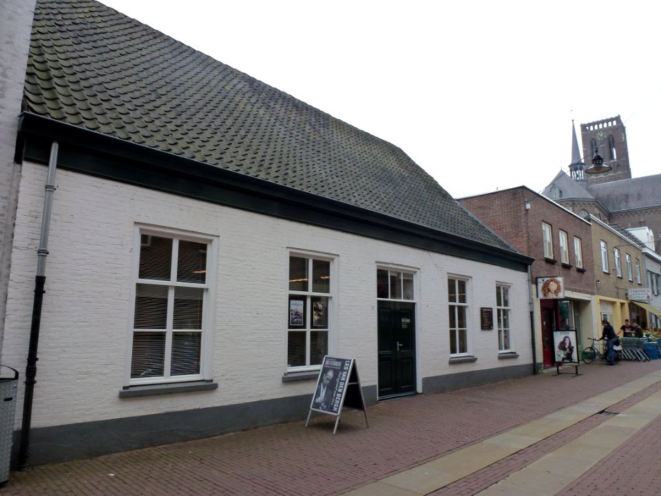 Oss (NL) Peperstraat 12 van links