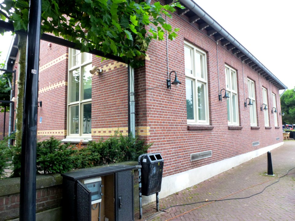 Oss (NL) Eikenboomgaard 10 schoolgebouw (02)
