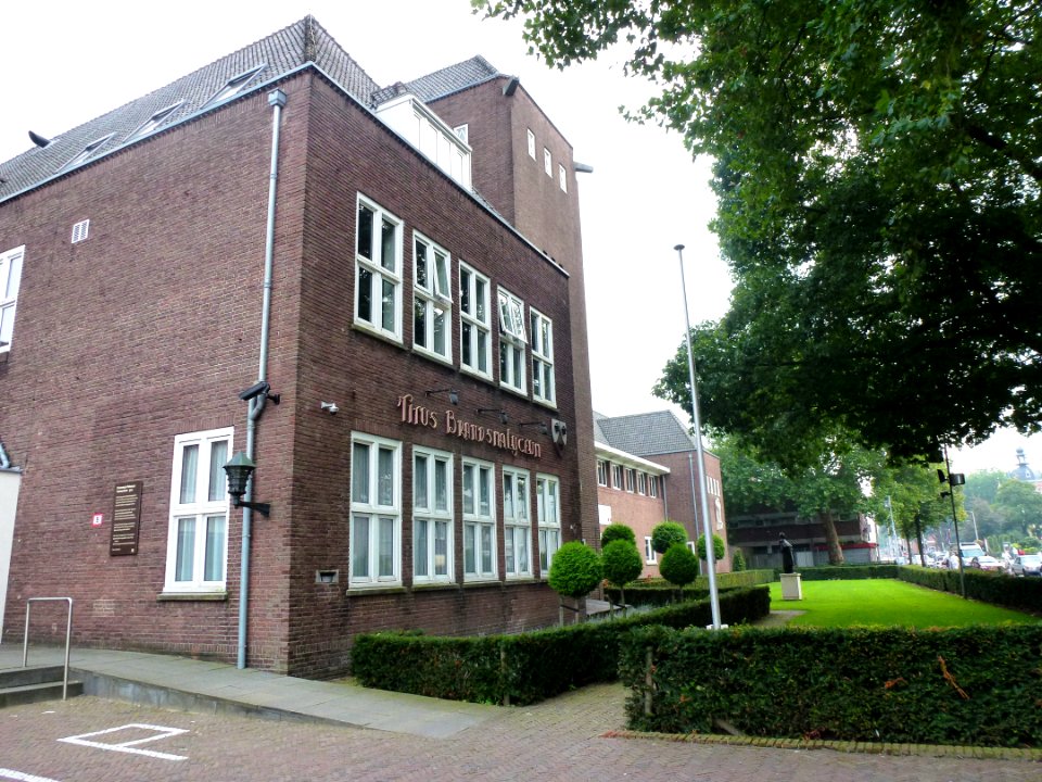 Oss (NL) Molenstraat 30 Titus Brandsma Lyceum - Het Hooghuis (02)