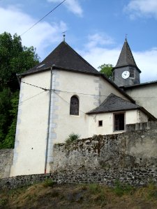 Ossas (Ossas-Suhare, Pyr-Atl, Fr) L'église avec son chevet